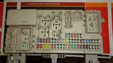 REUSED PARTS Chassis ECM Body Control BCM Behind Glove Box Fits 04-06 Mazda 3 21966