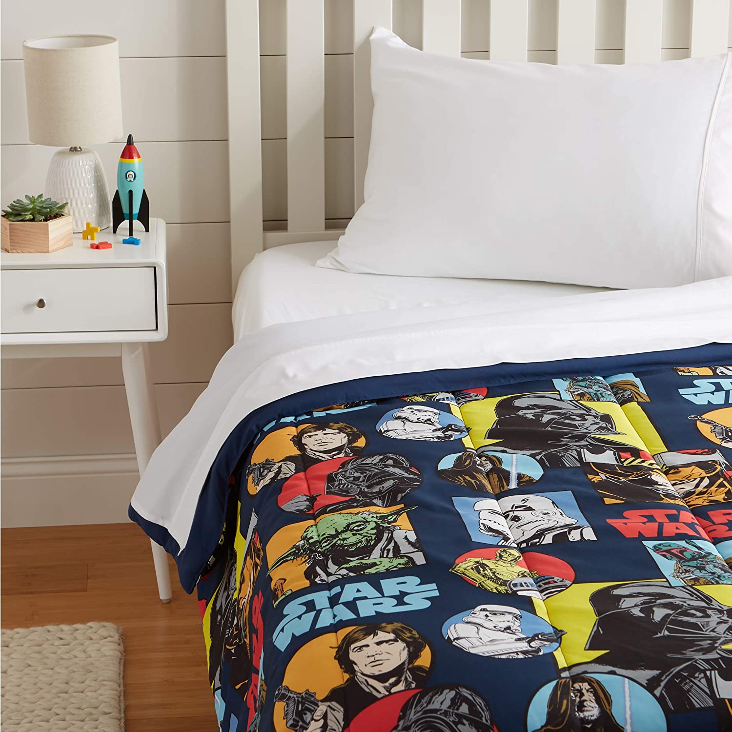 AmazonBasics by Disney Minnie Mouse Purple Love Comforter, Twin
