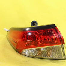 ♠️ 2020 20 Toyota Corolla Left (LH) Driver Tail Light OEM *CRACKED* ♠️