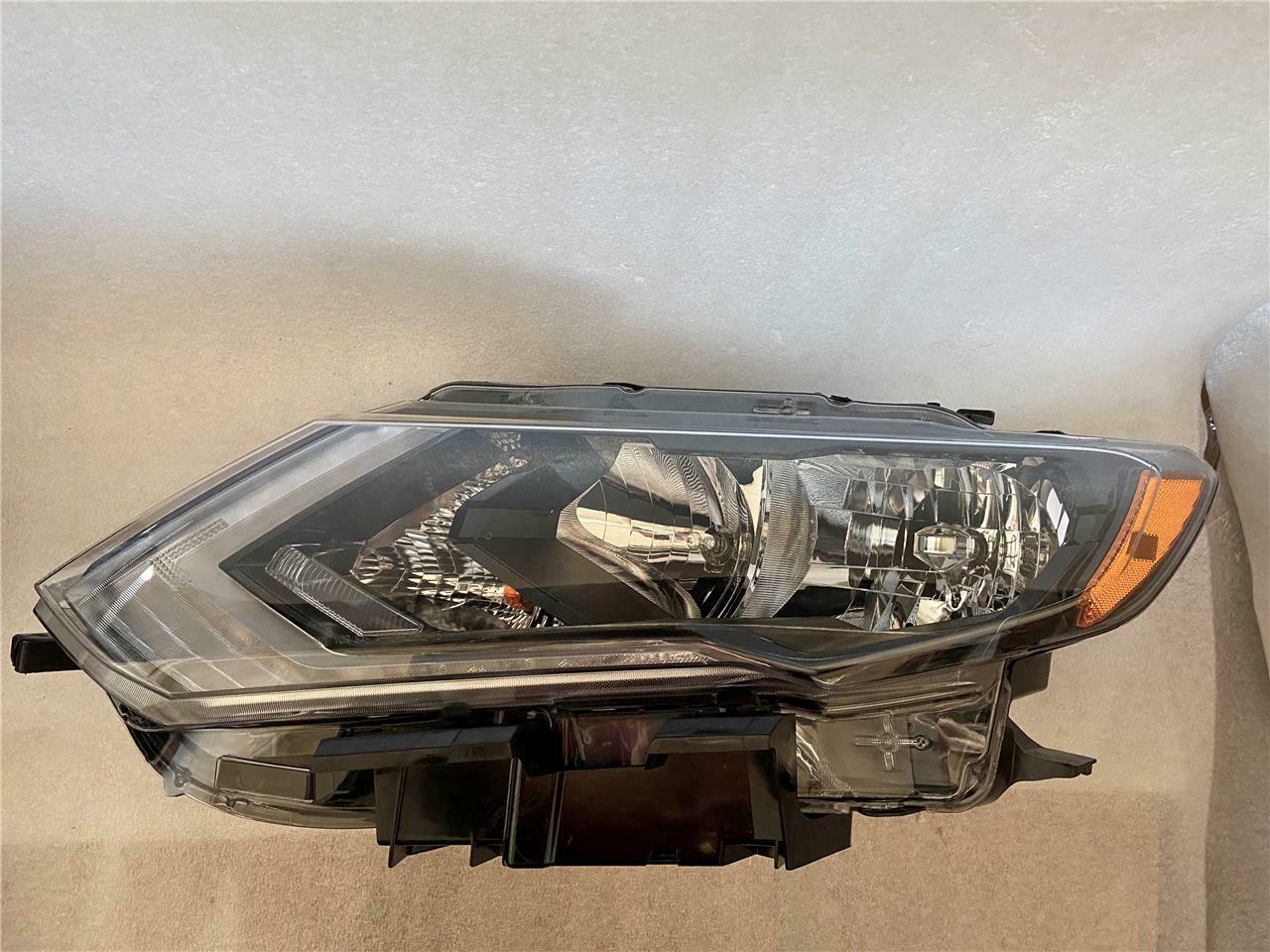 2017-2020 ROGUE HEADLIGHT LAMP DRIVER SIDE OEM 26060-6FL0A ORIGINAL NISSAN