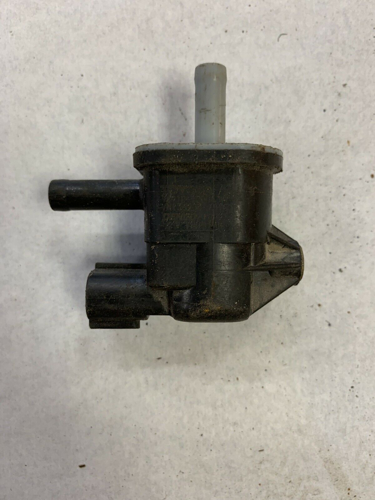 Toyota Camry Corolla Tundra Scion xA xB xA Vacuum Control Valve OEM 90910-TC001