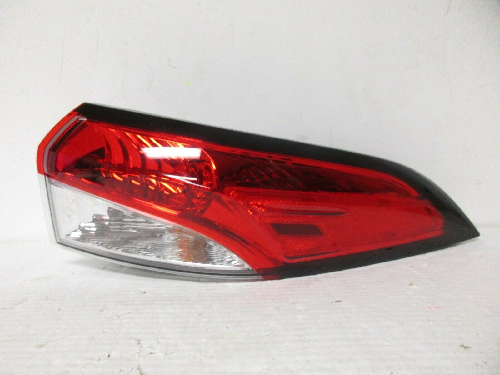 19-20 TOYOTA COROLLA PASSENGER SIDE TAIL LIGHT LAMP RIGHT RH