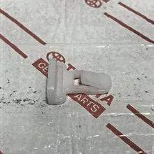 2 *NEW TOYOTA 4RUNNER CAMRY FJ CRUISER PRIUS COROLLA RETAINER TRIM PUSH CLIP OEM