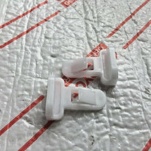2 *NEW TOYOTA 4RUNNER CAMRY FJ CRUISER PRIUS COROLLA RETAINER TRIM PUSH CLIP OEM