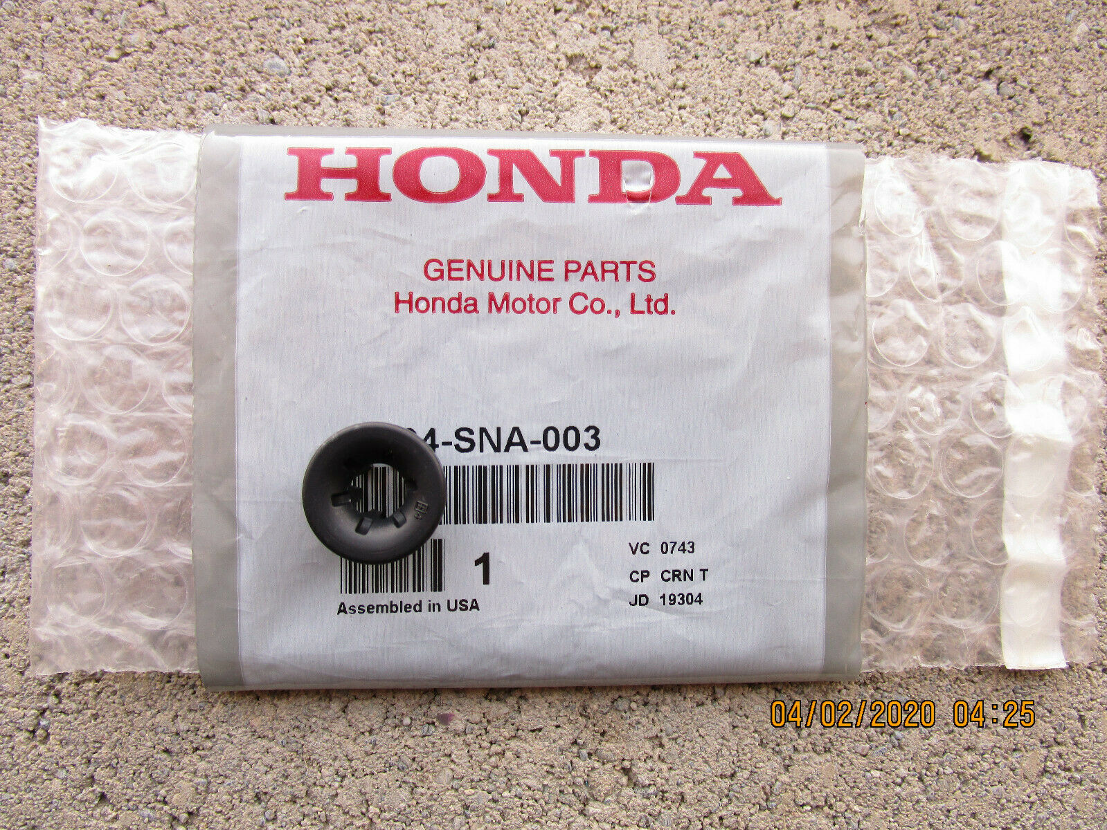 FITS: 18 - 20 HONDA CIVIC HOOD SUPPORT ROD GROMMET OEM QTY = 1 BRAND NEW