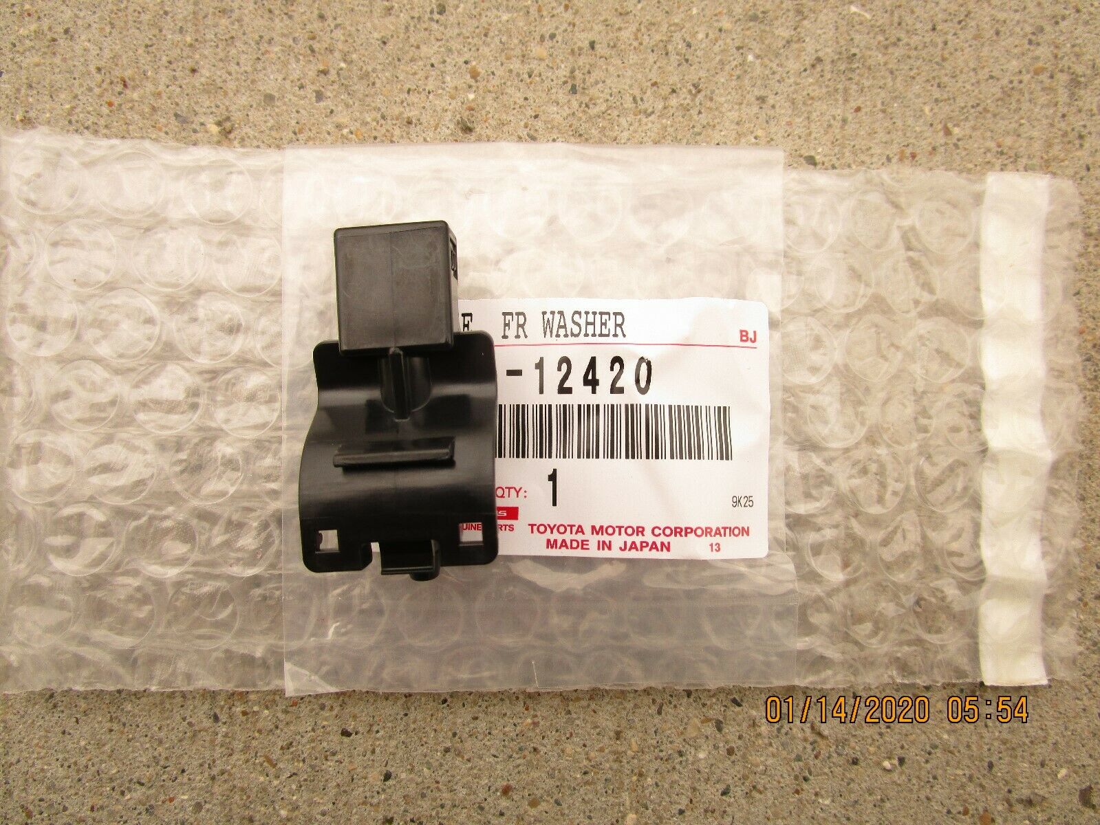 FITS: 14 - 20 TOYOTA COROLLA FRONT WINDSHIELD WASHER NOZZLE ANGLE +2 OEM NEW