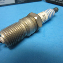 Set of 8 Spark Plugs Genuine Motorcraft OEM FORD SP521AGSF22F1 Finewire Platinum