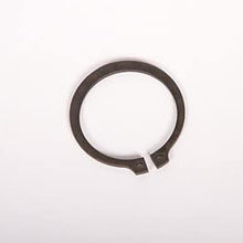 GM Genuine Parts 19133126 Transfer Case Rear Output Shaft Rear Bearing Retaining Ring