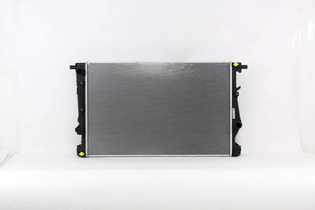 New Radiator For 2014-2018 Jeep Cherokee 2.4 Liter L4 And 3.2l V6, With Dual Fans, Plastic And Aluminum CH3010364 68284108AA