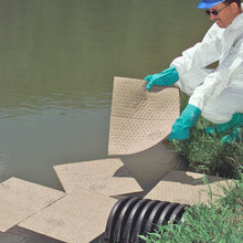 New Pig Brown Oil-Only Absorbent Mat Pad, 21 oz Absorbency Per Pad, Mediumweight, Looks Cleaner for Longer, Absorbs Oils & Fuels, Repels Water, 20" x 15", 100 Pads Per Bag, MAT560