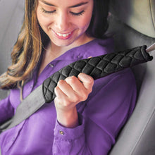 MIKAFEN 4 Pack Universal Car Seat Belt Pads, Adult Seat Belt Shoulder Strap Covers Harness Pad for Car/Bag,Soft Comfort Helps Protect You Neck Shoulder from The Seat Belt Rubbing（Black）