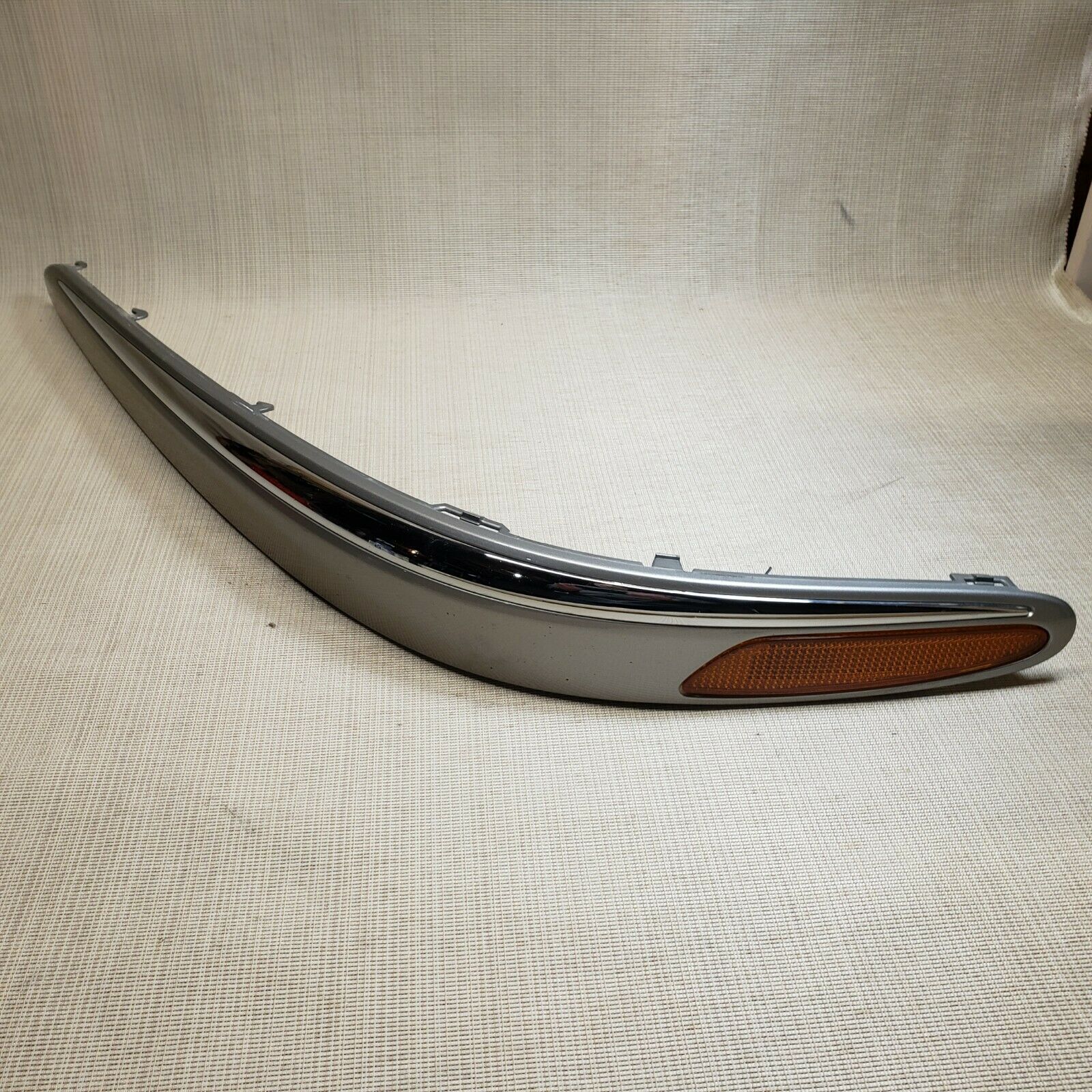 2003-06 E CLASS W211 FRONT LEFT BUMPER STRIP GUARD W/ CHROME TRIM OEM 2118800712