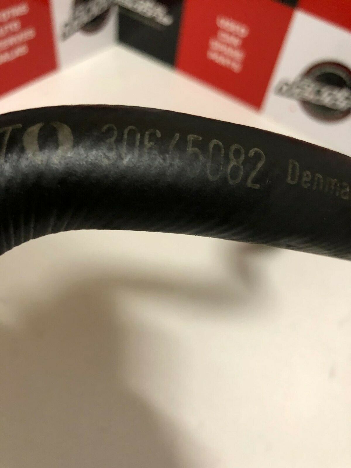 VOLVO XC90 2.4 D5 120kW 04 / POWER STEERING FLUID TANK HOSE / 30645082