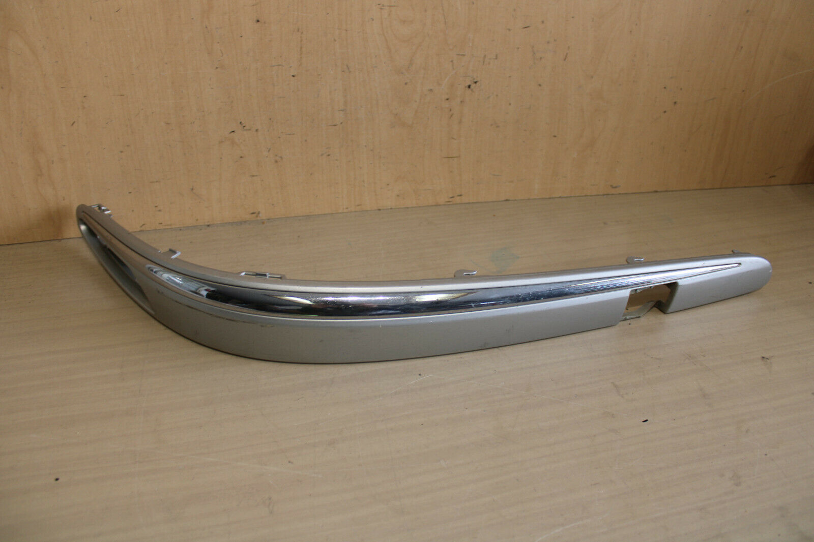 03-06 E CLASS W211 FRONT BUMPER STRIP GUARD TRIM W/ CHROME GENUINE OEM RIGHT RH