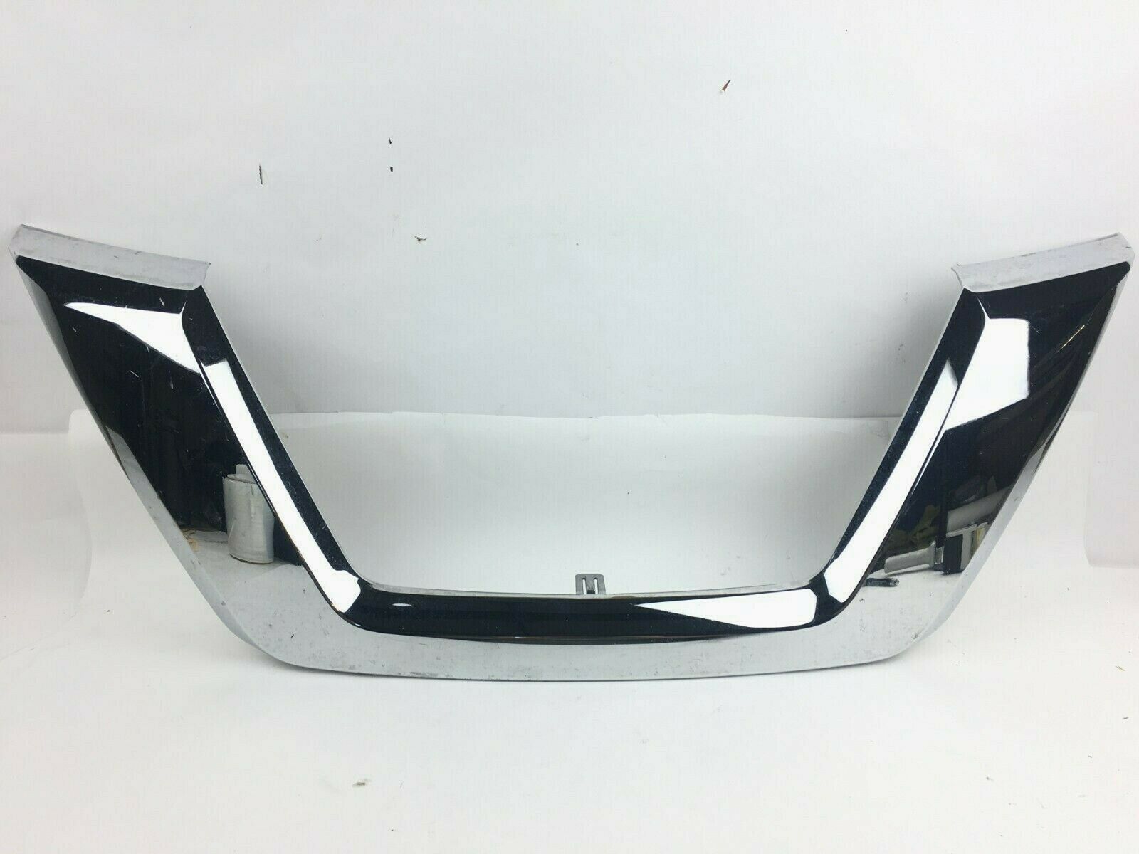 2017 - 2020 Nissan Rogue Front Grille Chrome Bezel OEM USED