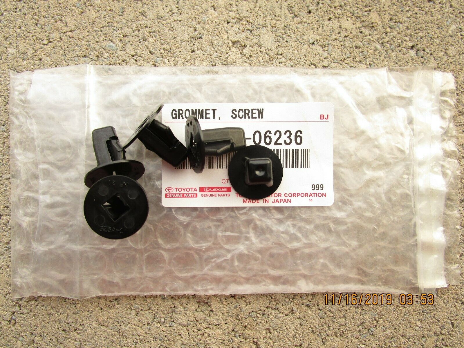 FITS: 14 - 20 TOYOTA COROLLA FRONT FENDER LINER SCREW GROMMET OEM QTY = 5 NEW