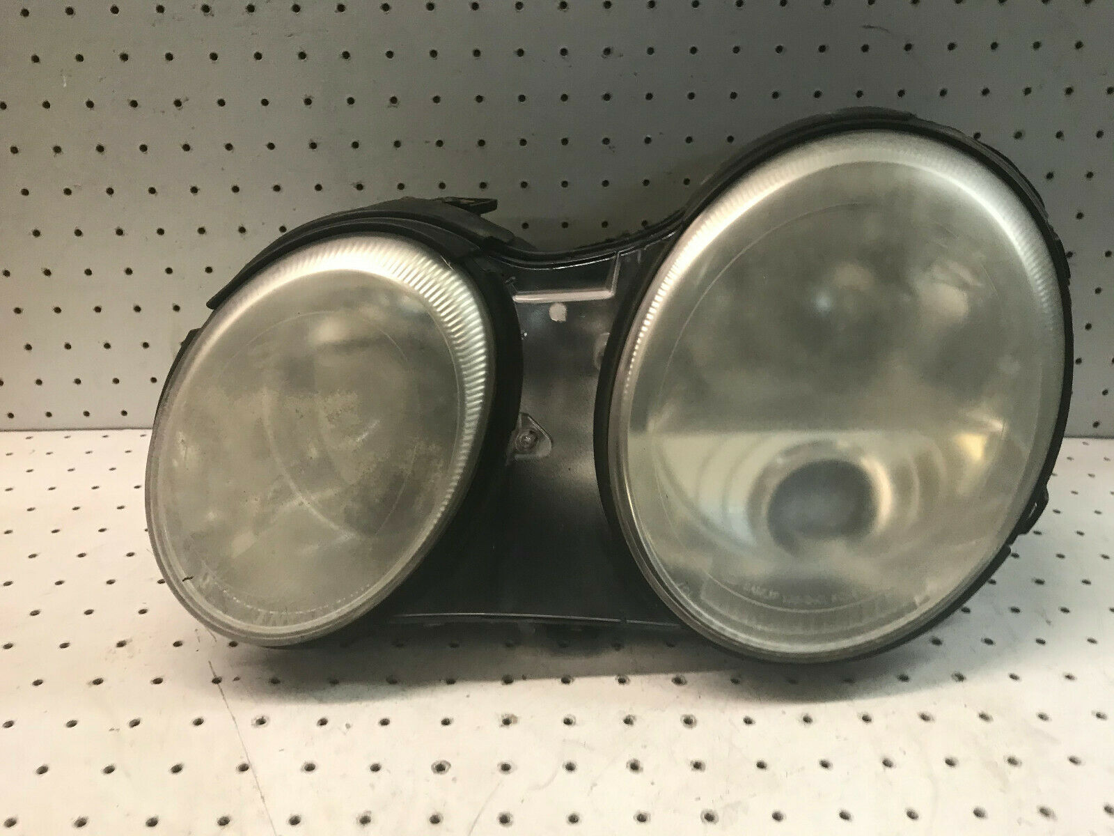 2004-2006 Kia Amanti 2005 OEM Driver Left Side Headlight Assembly